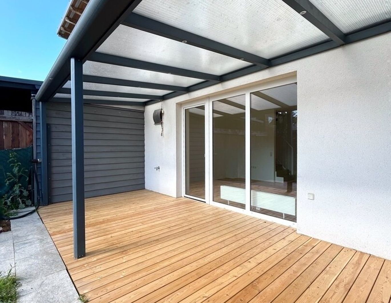 REIHENHAUS MIT TERRASSE UND GARTEN IN GEINBERG - JETZT ANMIETEN