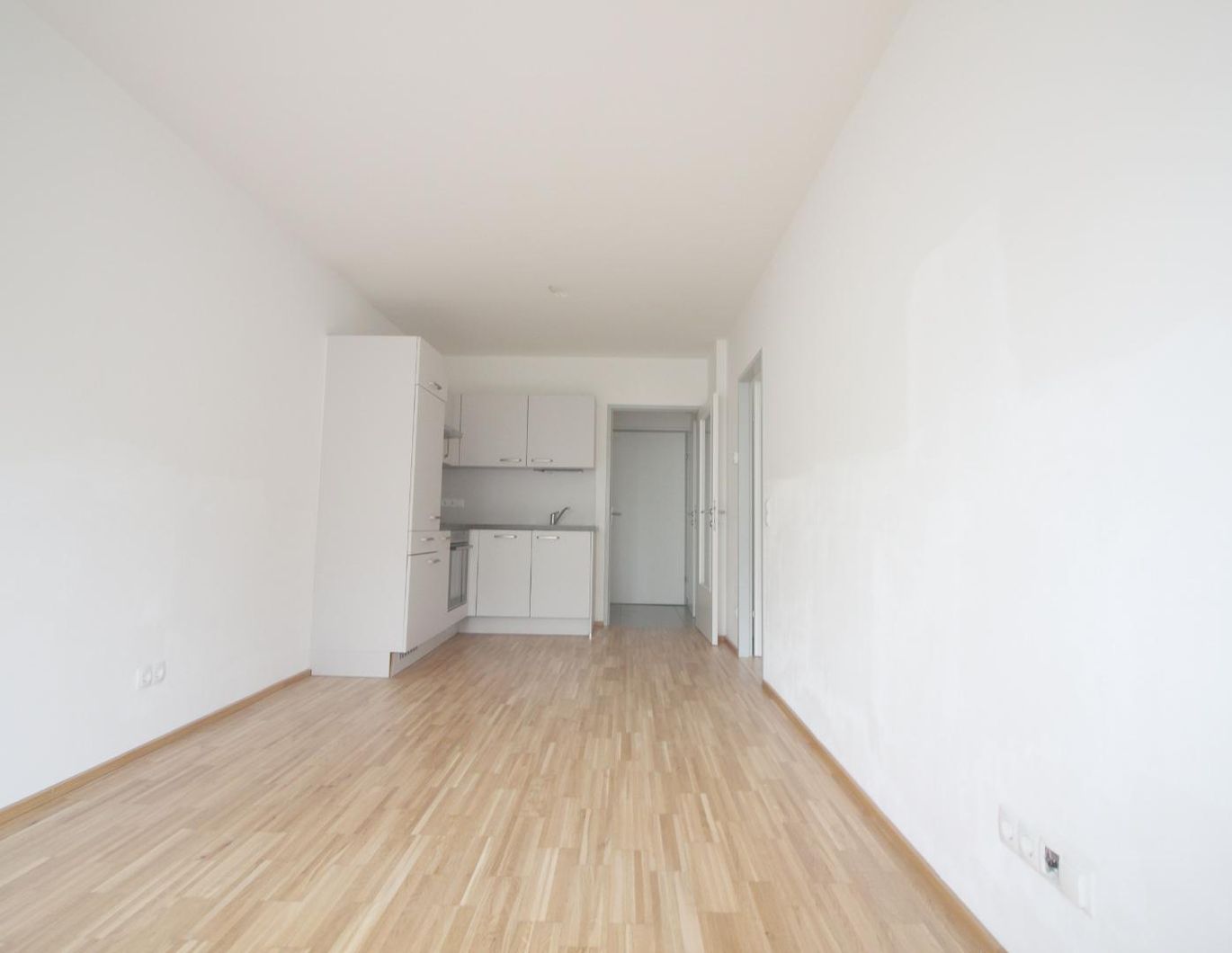 CHARMANTE 2-ZIMMER-WOHNUNG MIT BALKON UND TIEFGARAGE