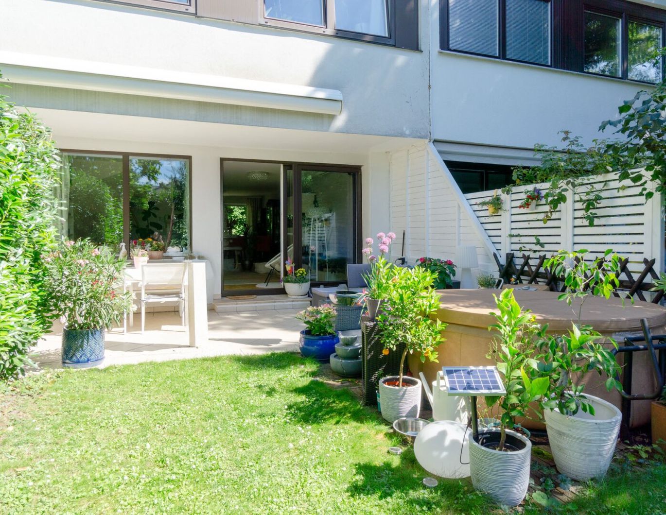Reihenhaus-Highlight mit schönem Garten - Einkauf, Schule und Öffis 