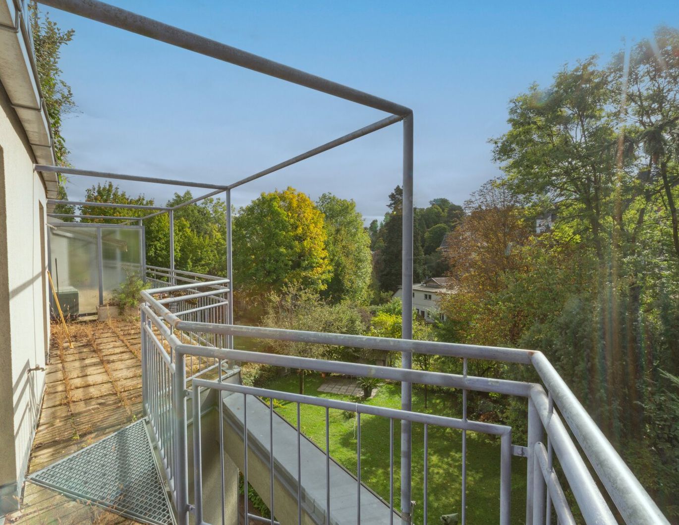 Dornbach - Pointengasse: Großzügige Terrassenwohnung mit unverbaubarem Grünblick