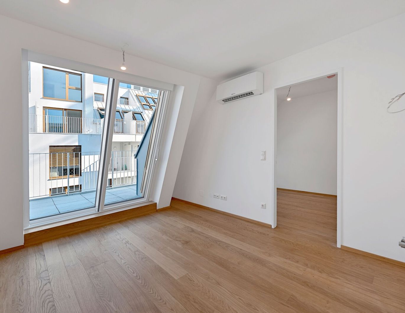 THE TEMPTATION - Dachgeschosswohnung mit toller Raumaufteilung - 2 ZI - Großer Balkon