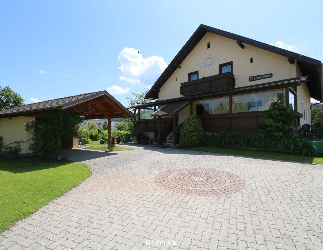 großes Haus mit vielen Möglichkeiten