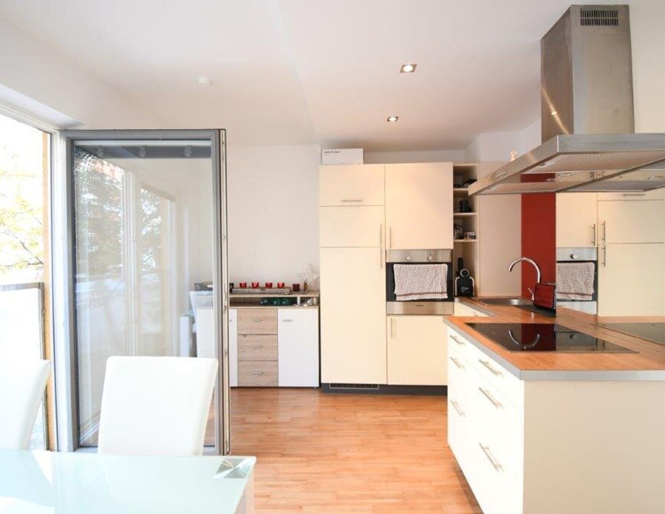 OPEN HOUSE-Besichtigung mit Einzelterminen, am Samstag, den 11.10.2025, zwischen 10:30-12.00! Pärchenhit! Zweizimmerwohnung in guter Lage in gepflegten Zustand!