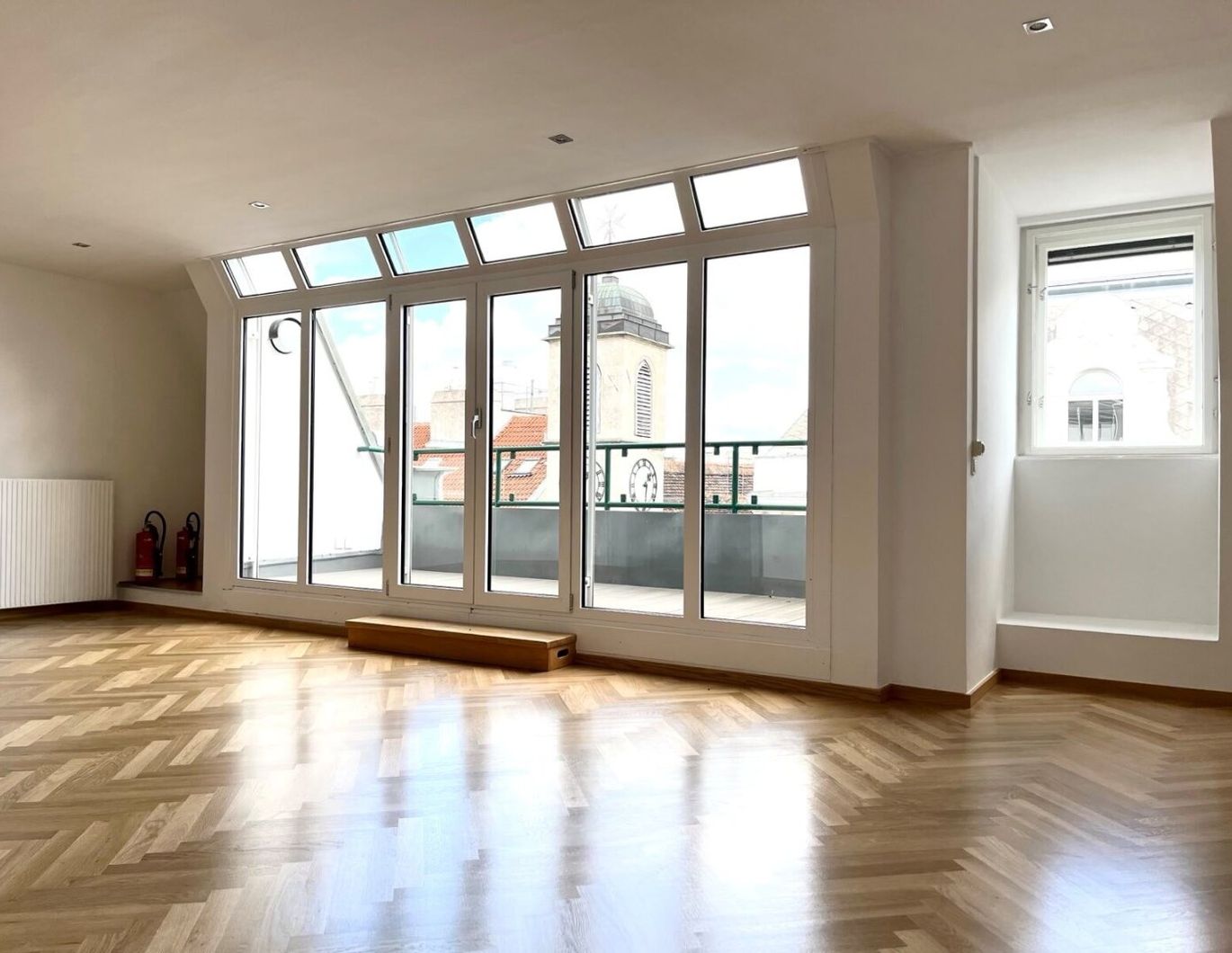 Kärnterstraße ! Elegante 5 Zimmer- Maisonette mit 2 Terrassen !