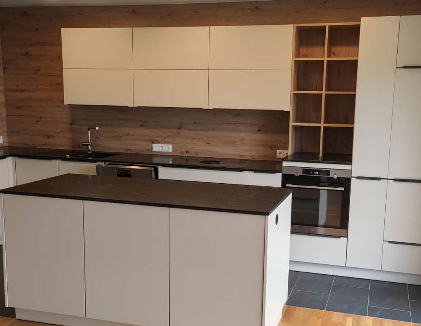 helle moderne Penthousewohnung in Aurach am Hongar