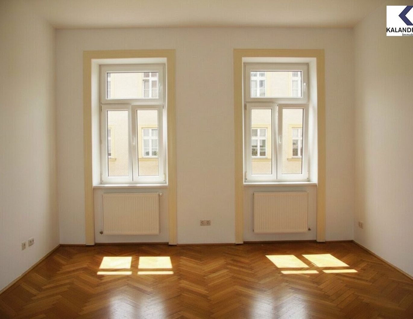 SCHÖNE RENOVIERTE ALTBAUWOHNUNG