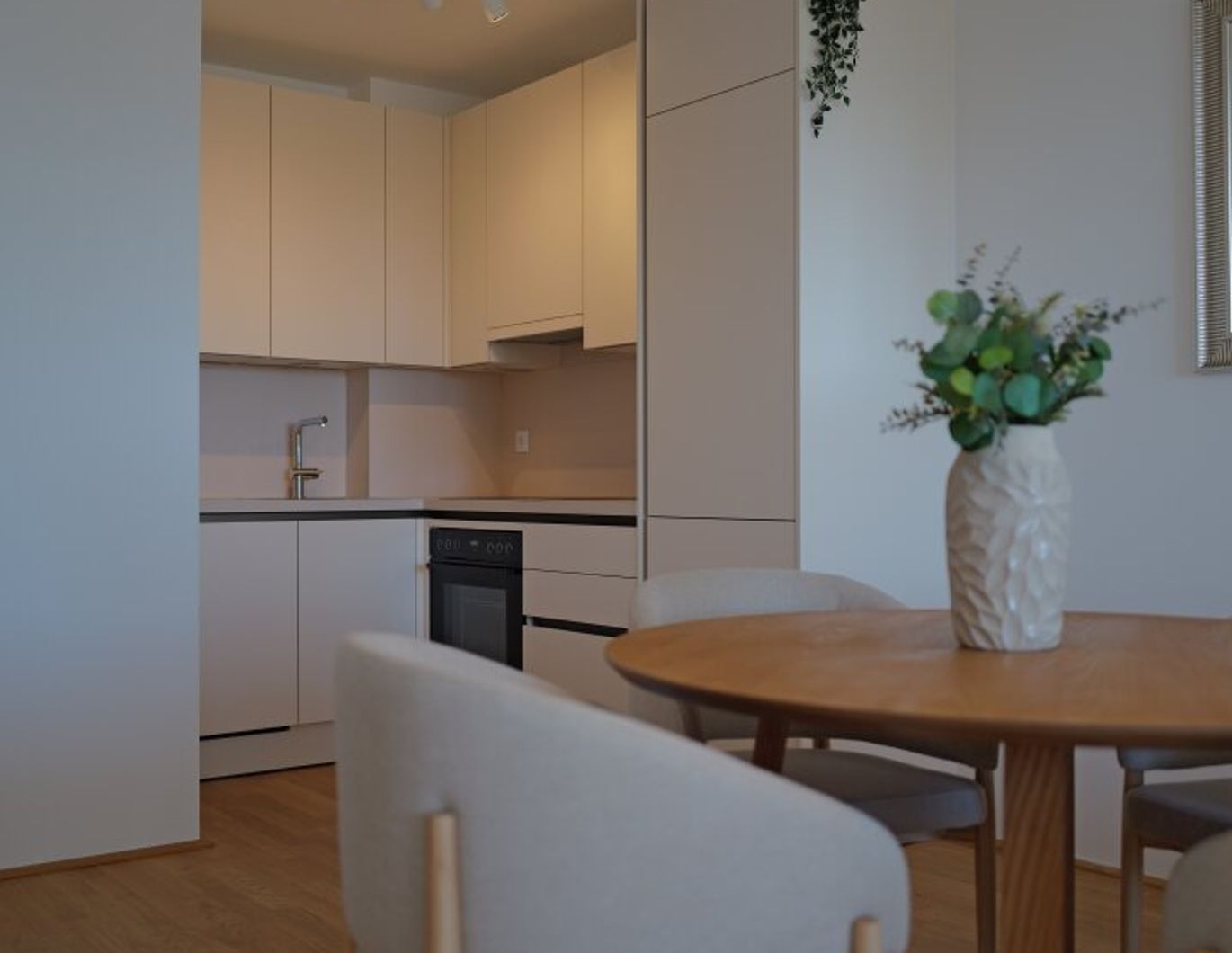 HELLE 3 ZIMMER WOHNUNG MIT KÜCHE + TERRASSE + SCHÖNER WEITBLICK