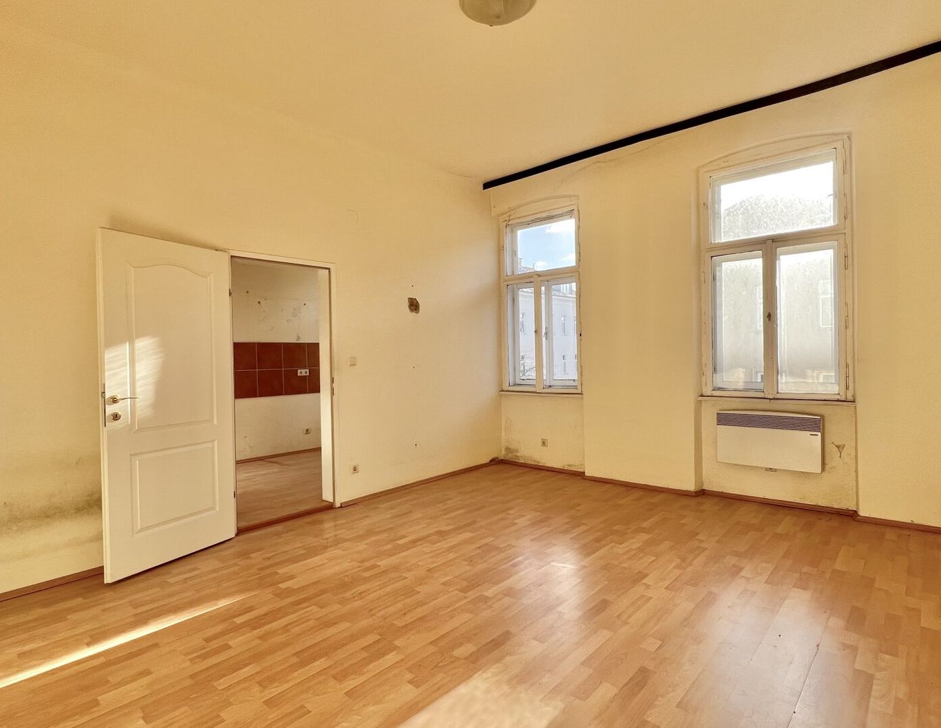 Sanierungsbedürftige Altbauwohnung Nähe Meiselmarkt!