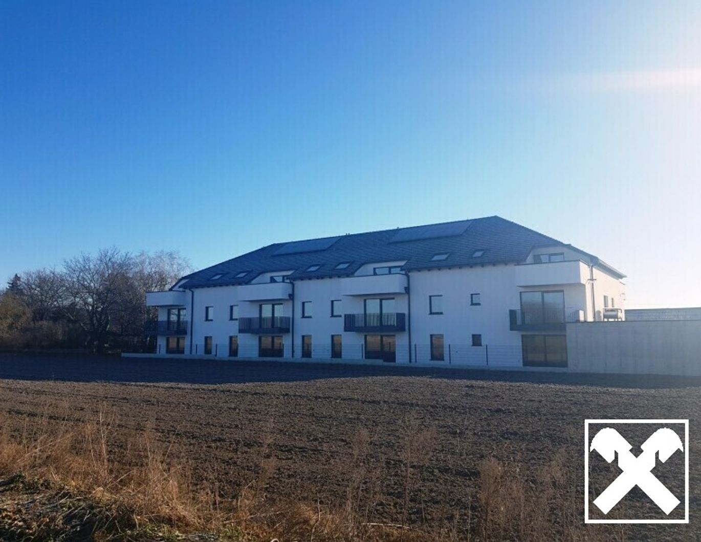 EINMALIGE CHANCE: TRAUMHAFTE ECKWOHNUNG MIT TOLLEM BALKON IN BEGEHRTER WOHNLAGE IM ERSTBEZUG MIT VORGESEHENDEM ÜBERDACHTEN PARKPLATZ