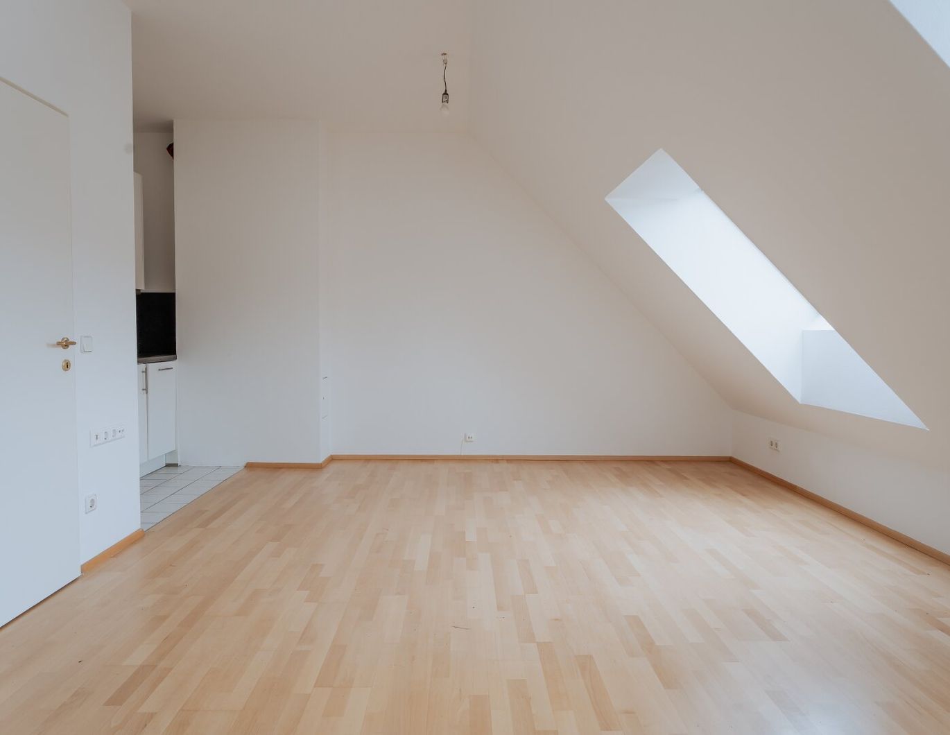 Helle 1- Zimmerwohnung im 1.Dachgeschoß