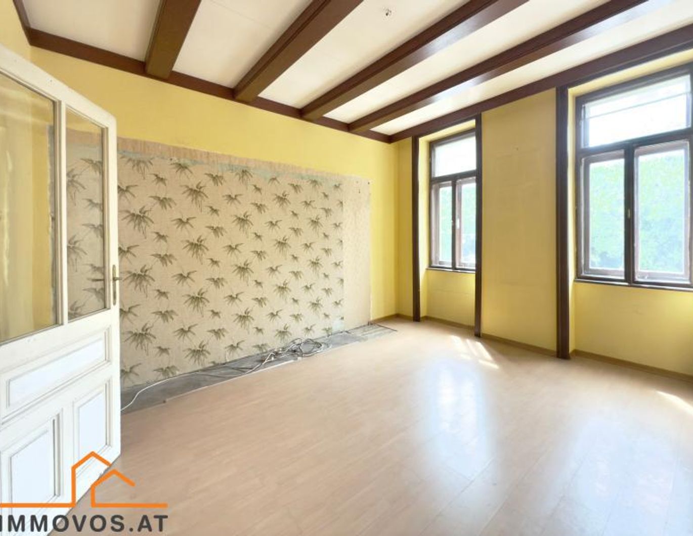 sanierungsbedürftige 2-ZIMMER ALTBAUWOHNUNG