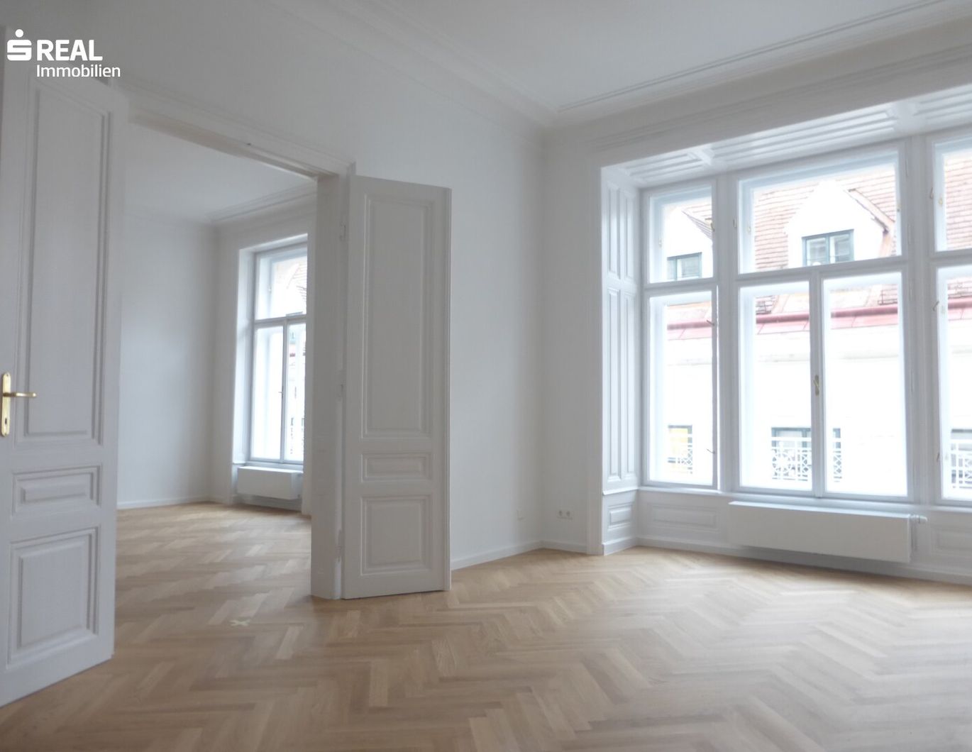 Nahe Stephansplatz - ERSTBEZUG ab 15.1.2026 - erstklassig sanierte Altbauwohnung mit kleiner Loggia im Jahrhundertwendehaus
