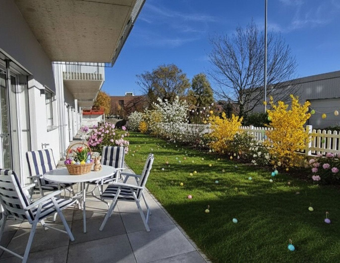 Oster-Eier-Suche im eigenen Garten - Erstbezug