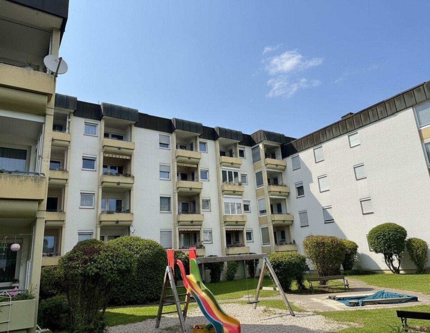 Charmante und geräumige Wohnung mit Tiefgaragenplatz