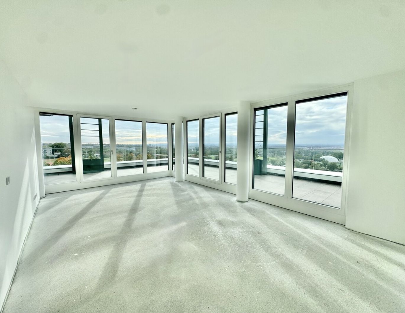 Exklusives Penthouse mit 90m2 Panoramaterrasse: Provisionsfrei - Wohnung + Büro mit luxuriöser Ausstattung