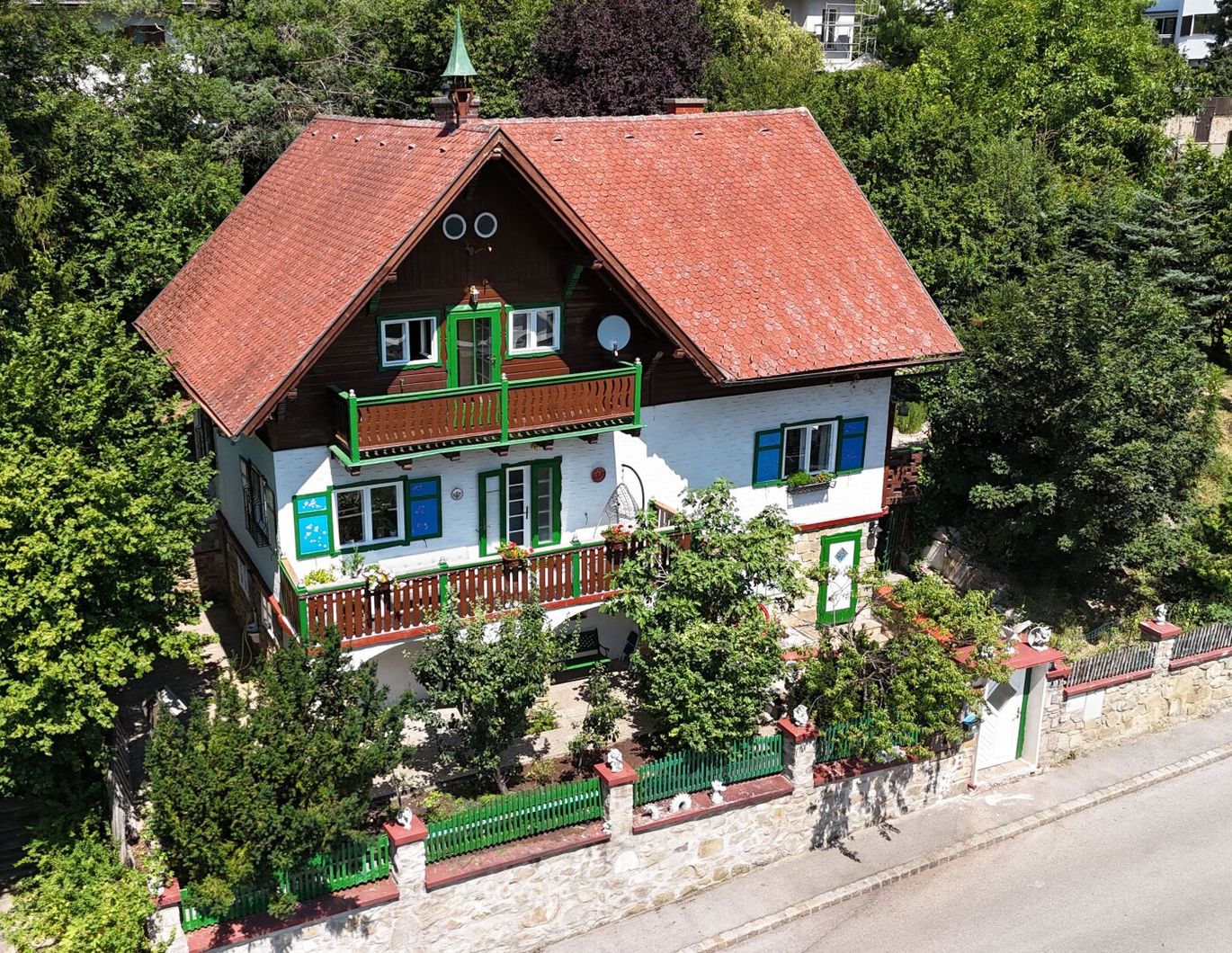 Traditionelles Wienerwaldhaus in Aussichtslage auf der Sophienalpe