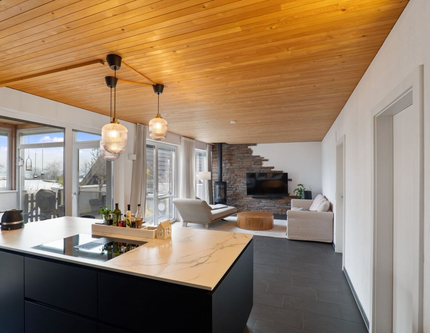 Wolfurt: Moderne 5-Zimmer-Dachgeschoss-Wohnung mit Terasse, großem Privatgarten und 2 Autostellplätzen!