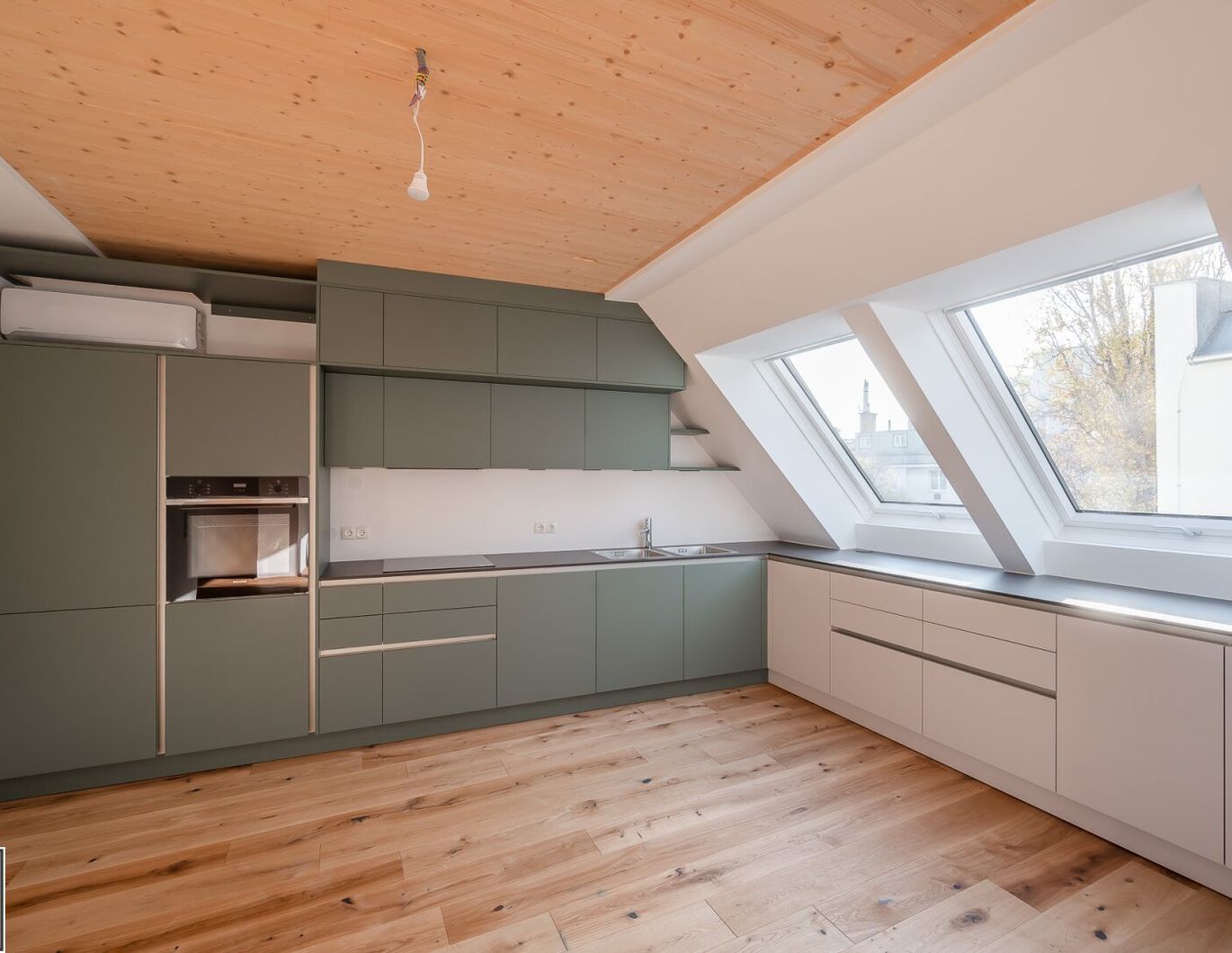 Erstbezug: traumhafte DG-Maisonette mit 3 Schlafzimmern und 2 Bädern