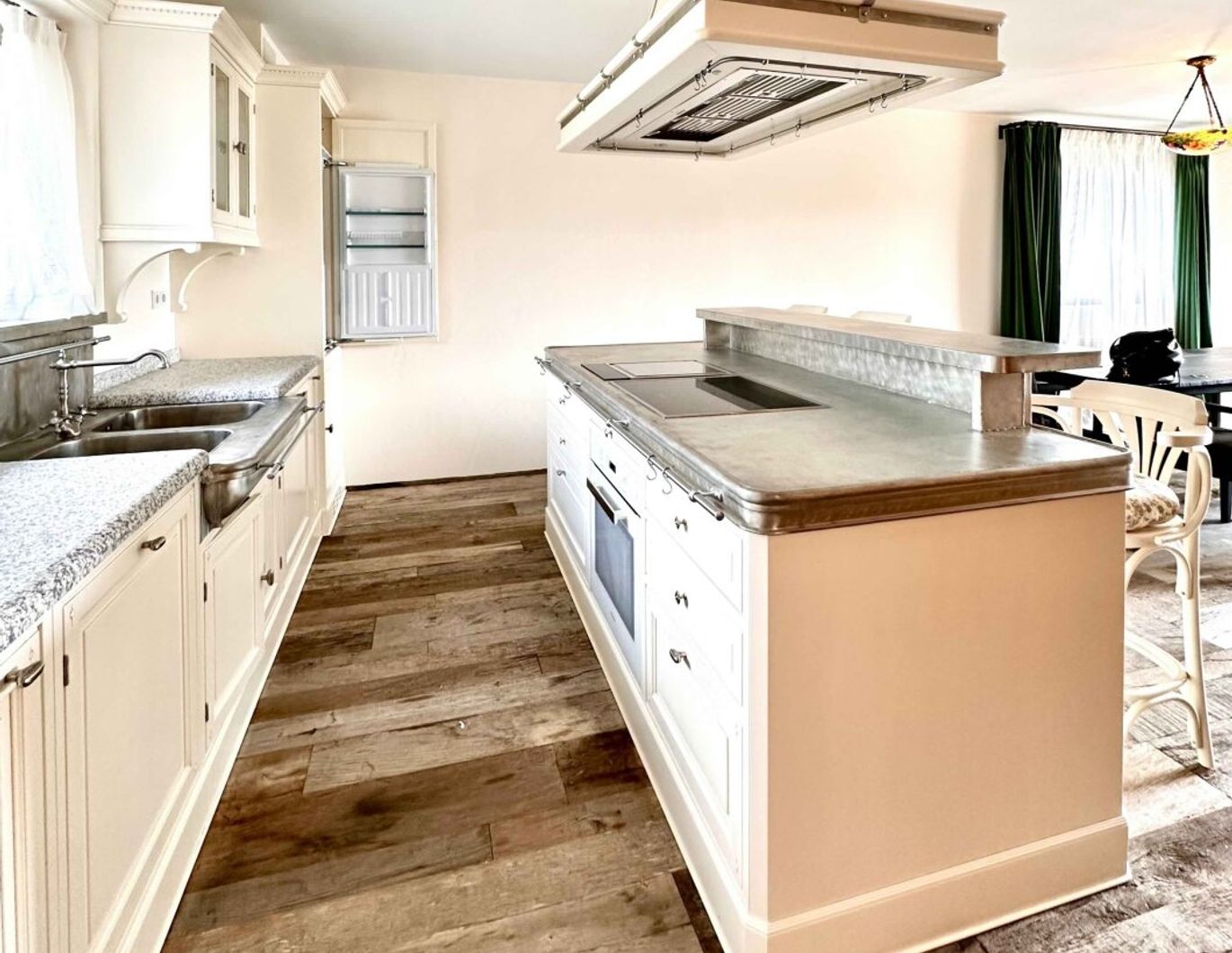 Eleganz über den Dächern von Hietzing: Penthouse mit 2 Terrassen, Smart Home & Garagenplatz