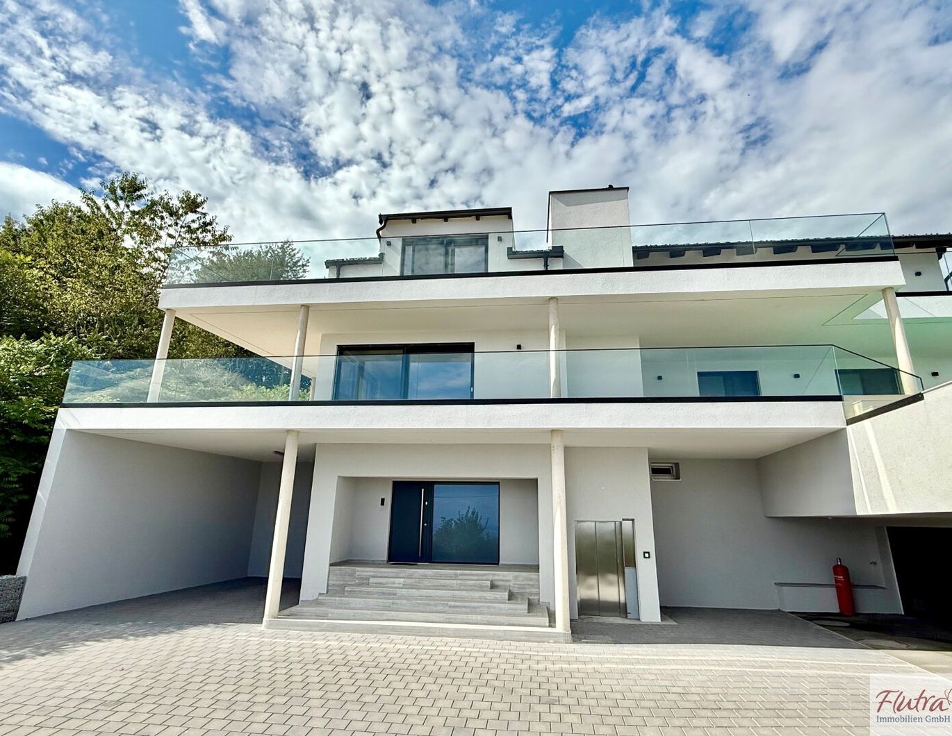 Luxus trifft Natur - Exklusive Gartenwohnung im Haus-Charakter mit Pool und großer Terrasse in Altlichtenberg!