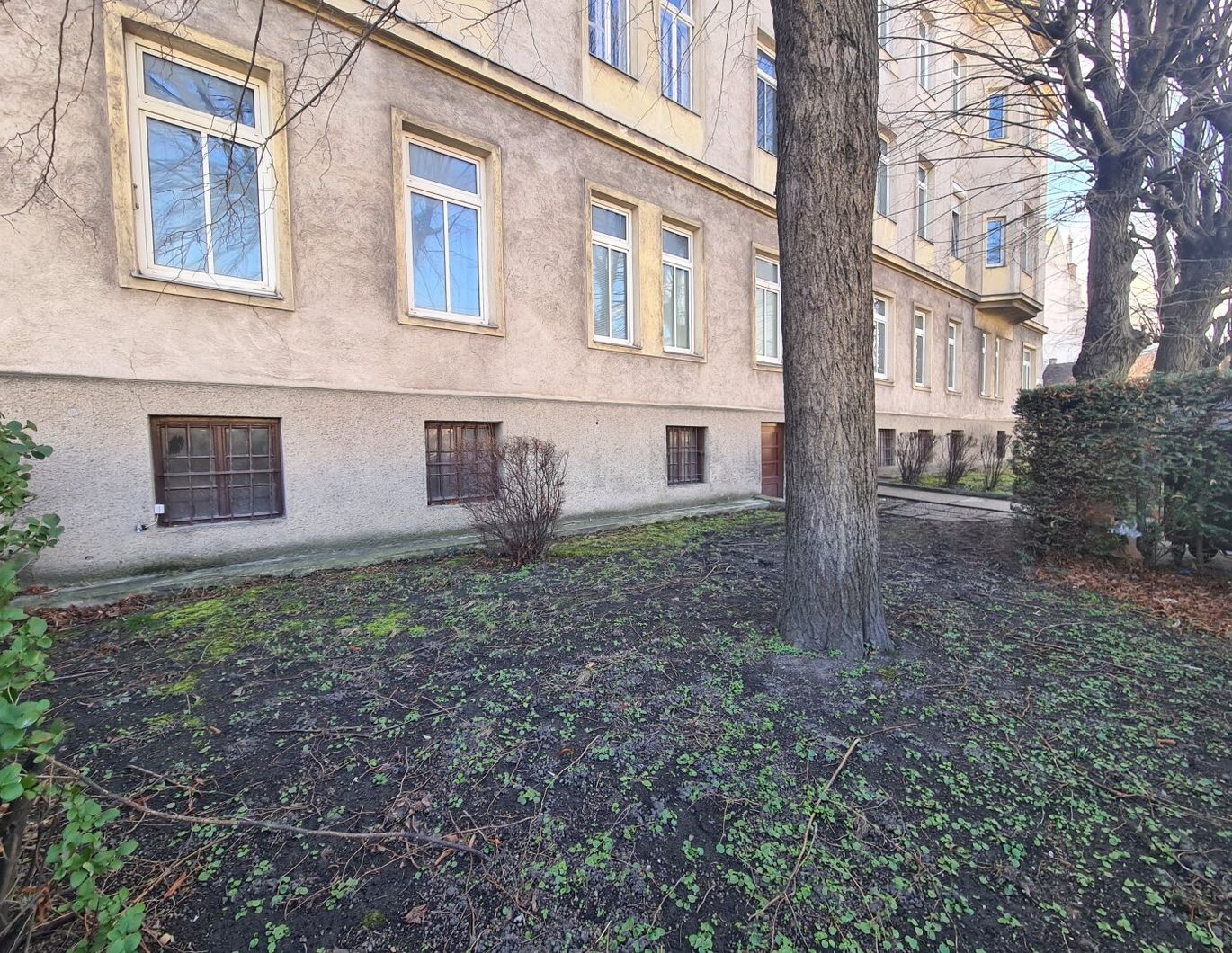 Praxis - Gewerbenutzung - Airbnb | U4 Ober St. Veit | Toilette