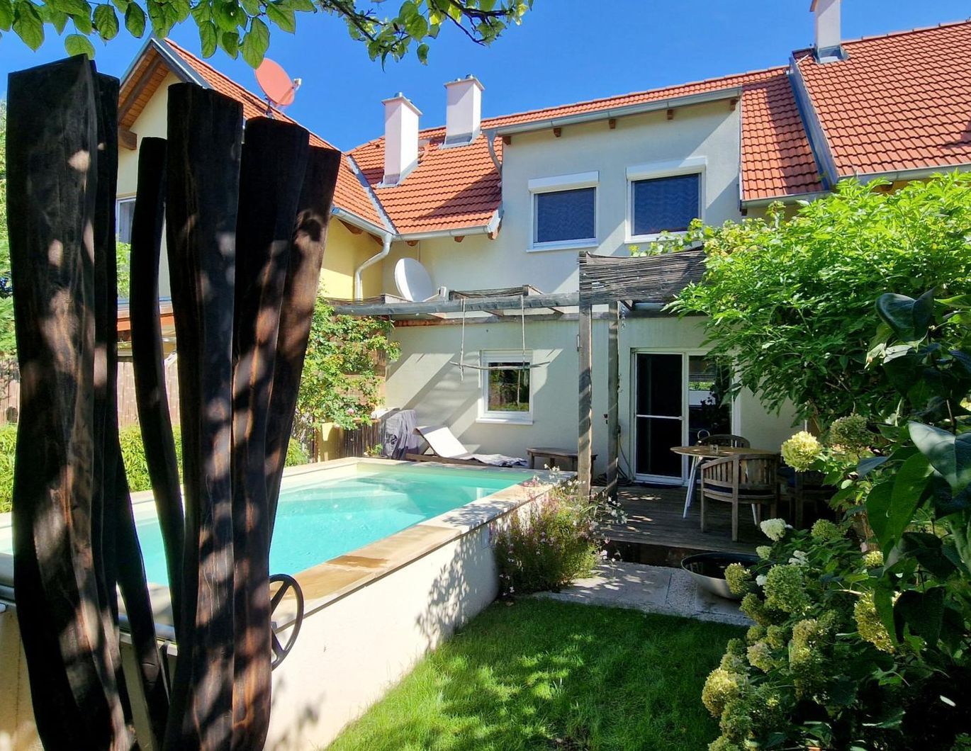 Charmantes Reihenhaus mit Garten, Pool und Terrasse - gepflegt & bezugsbereit nach Absprache!