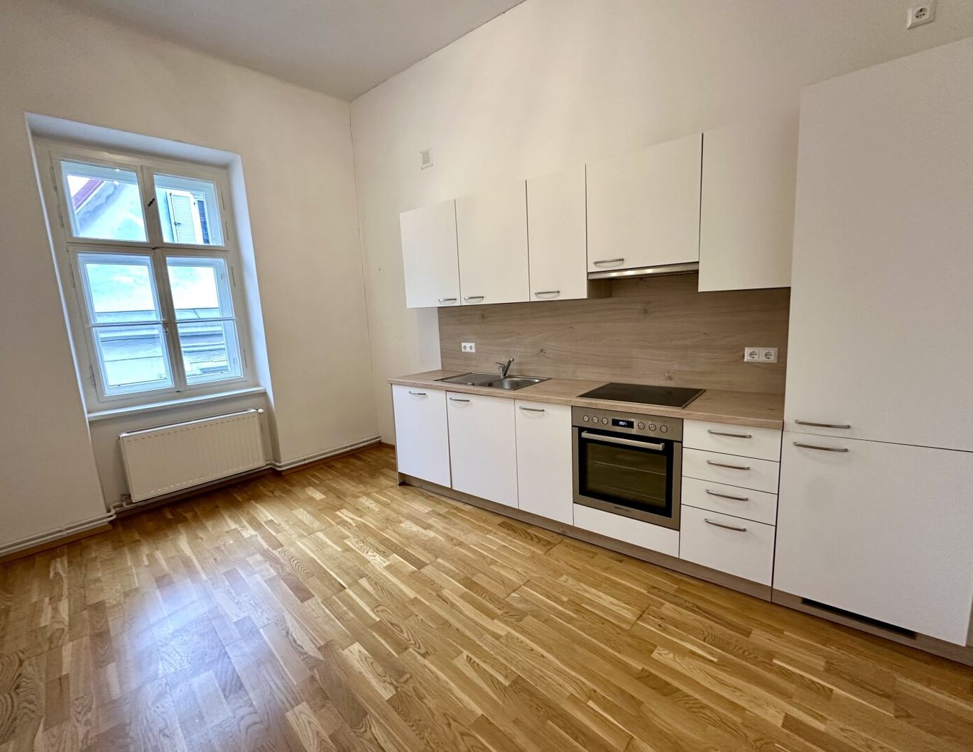 Zentralgelegene 2-Zimmer-Altbauwohnung mit extra Essküche im Herzen von Graz nahe dem Grazer Hauptplatz und Schloßberg - Provisionsfrei!