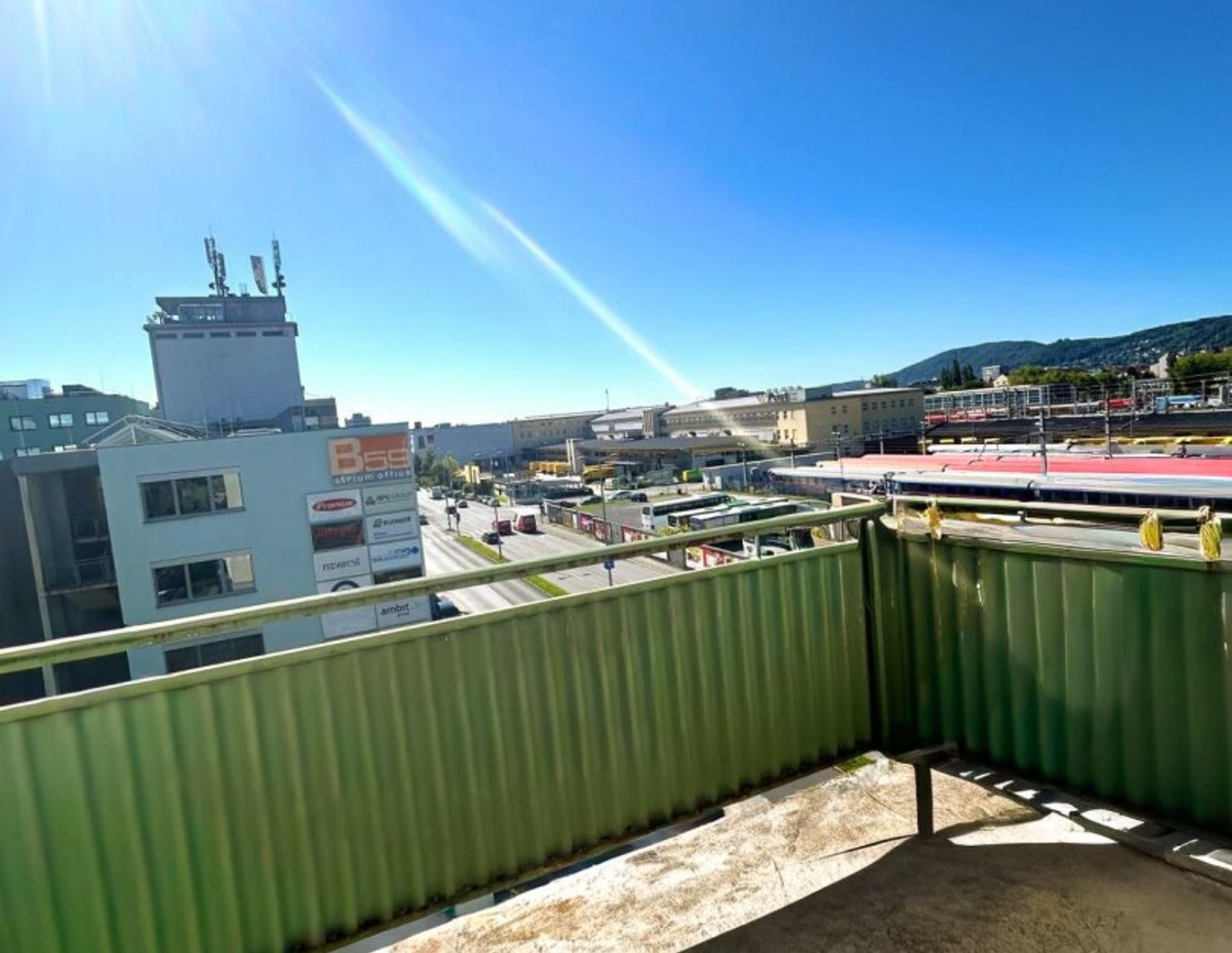 HIGHLIGHT I 4. STOCK MIT LIFT I RENOVIERT I MODERNE DUSCHE I TOP-AUSGESTATTETE KÜCHE I ZENTRAL & NÄHE BAHNHOF I HAUSTIERE WILLKOMMEN I STILVOLLES WOHNEN I DURCHDACHTER GRUNDRISS I PROJEKT WOHNEN