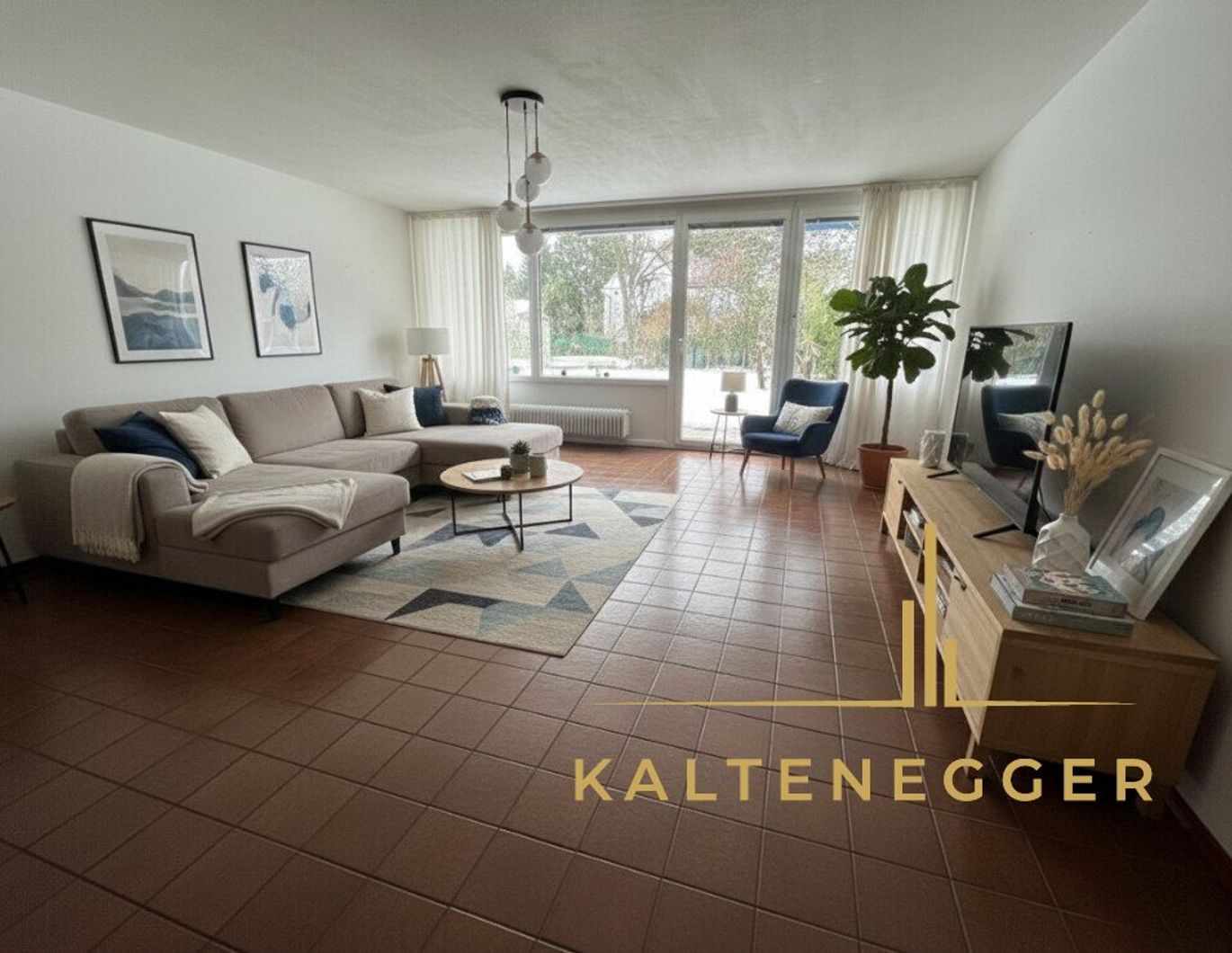 Eckreihenhaus mit großem Garten in bester Lage