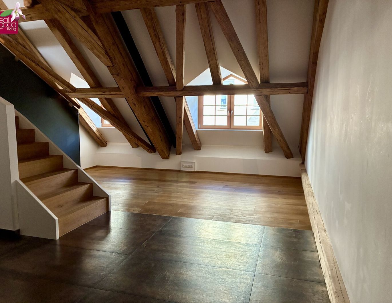 4-Zimmer-Dachgeschoßwohnung mit Galerie & Terrasse in unmittelbarer Nähe zum Karmelitermarkt