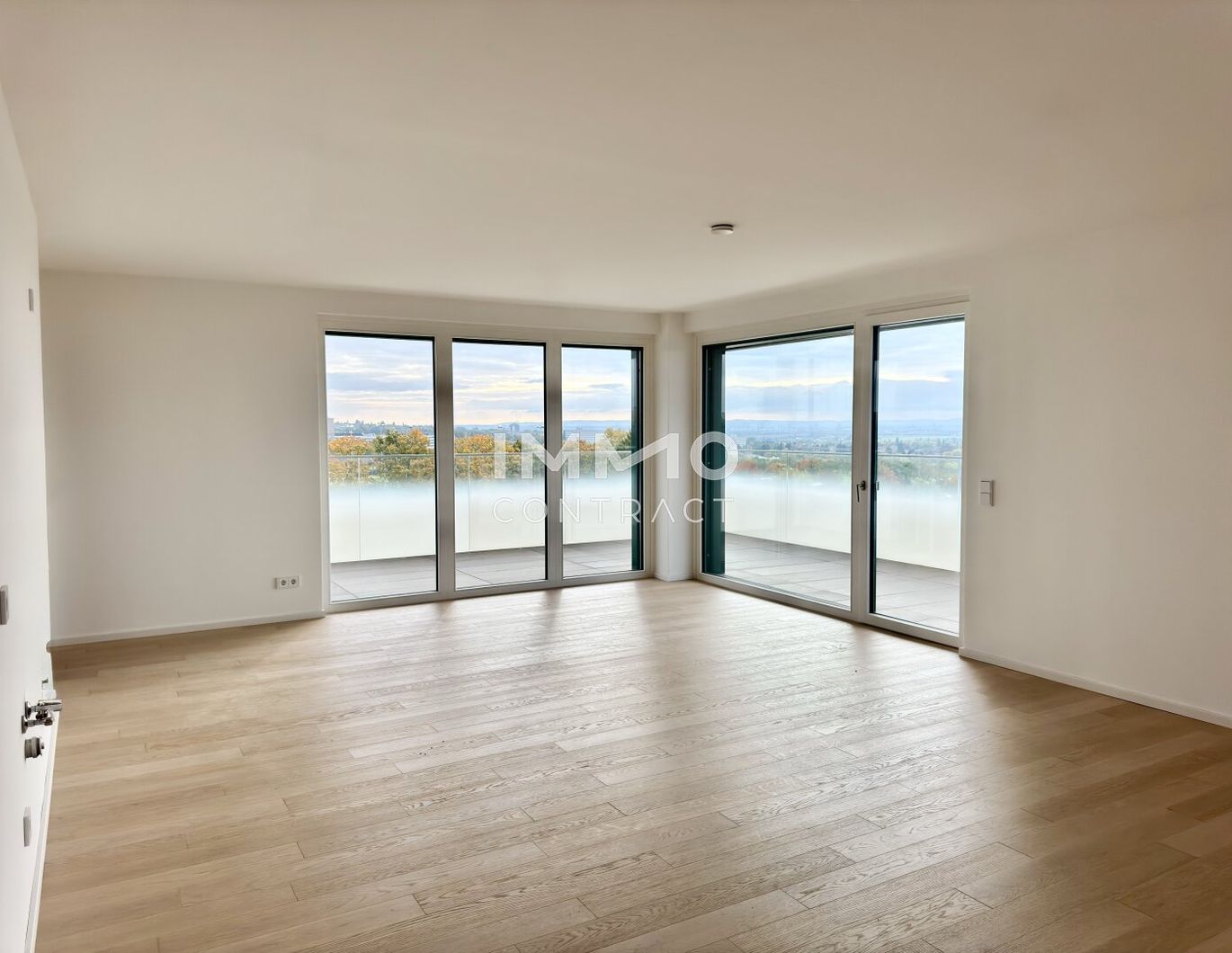 Provisionsfrei: 4. Stock mit Weitblick - Luxuriös Wohnen - Laxenburger Straße