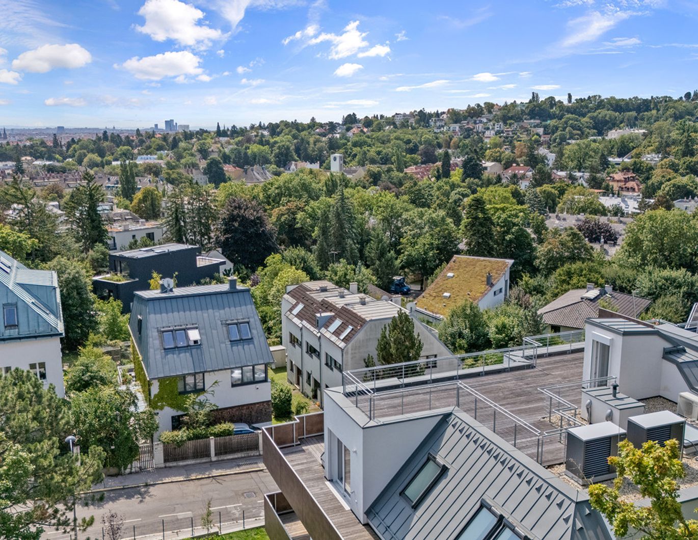 DG-Wohnung mit atemberaubender Dachterrasse in absoluter Grünruhelage