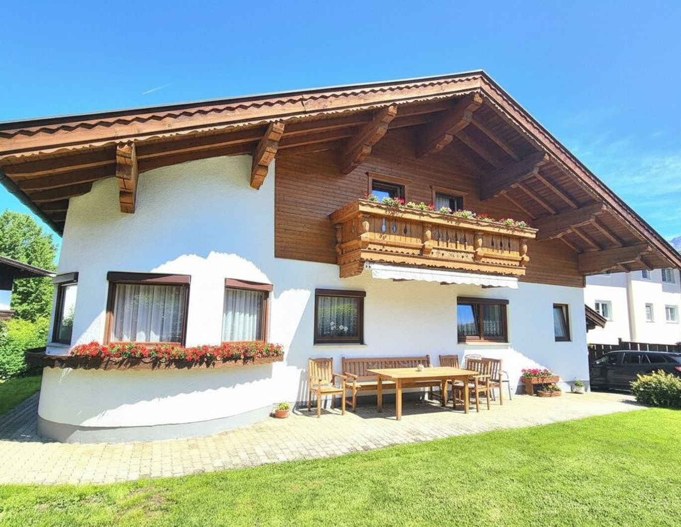 Gepflegtes leistbares Familienhaus in Dorfrandlage .