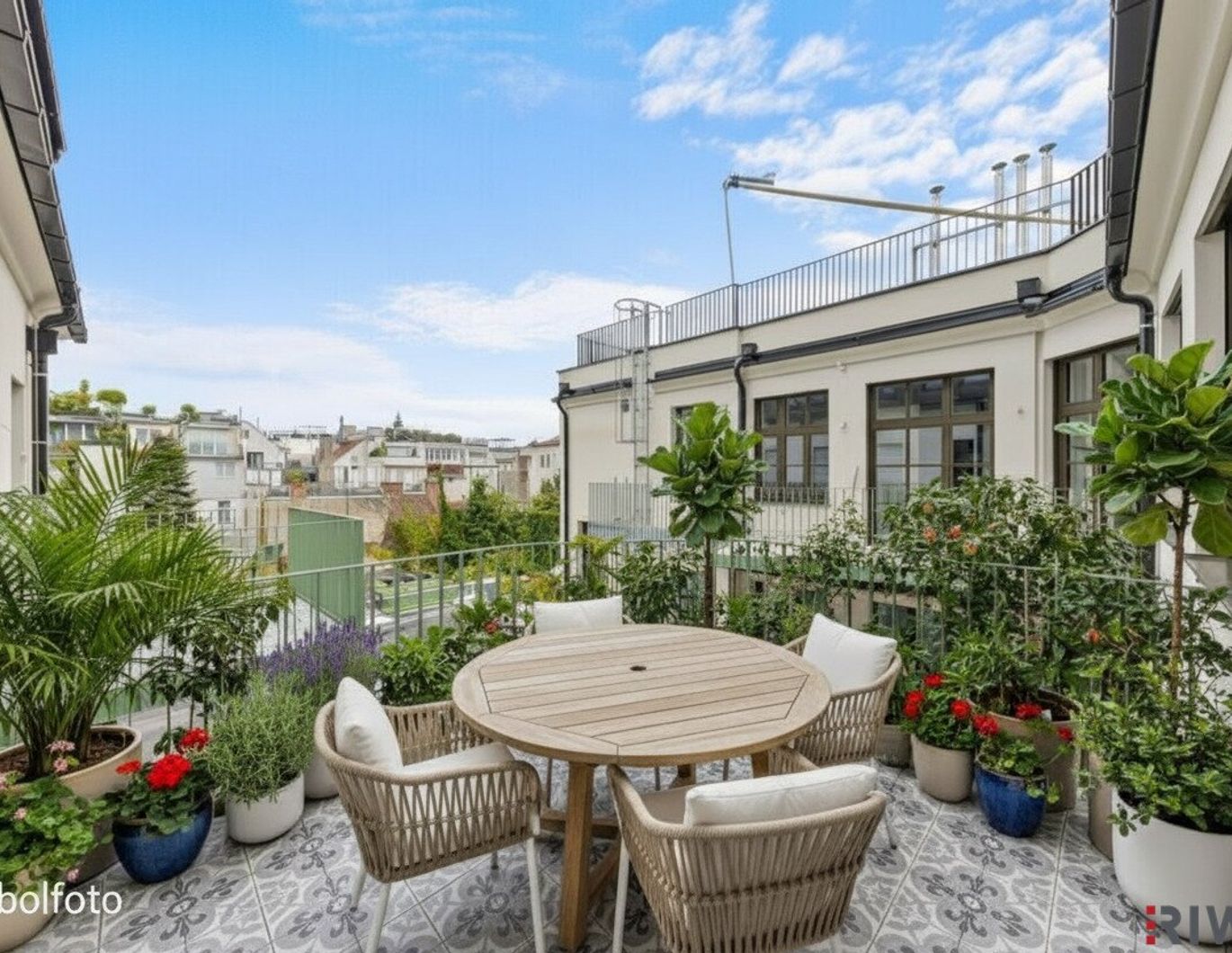 **Architekten Wohnung mit Luxus Ausstattung und Balkon** in Art Deco Fabrik