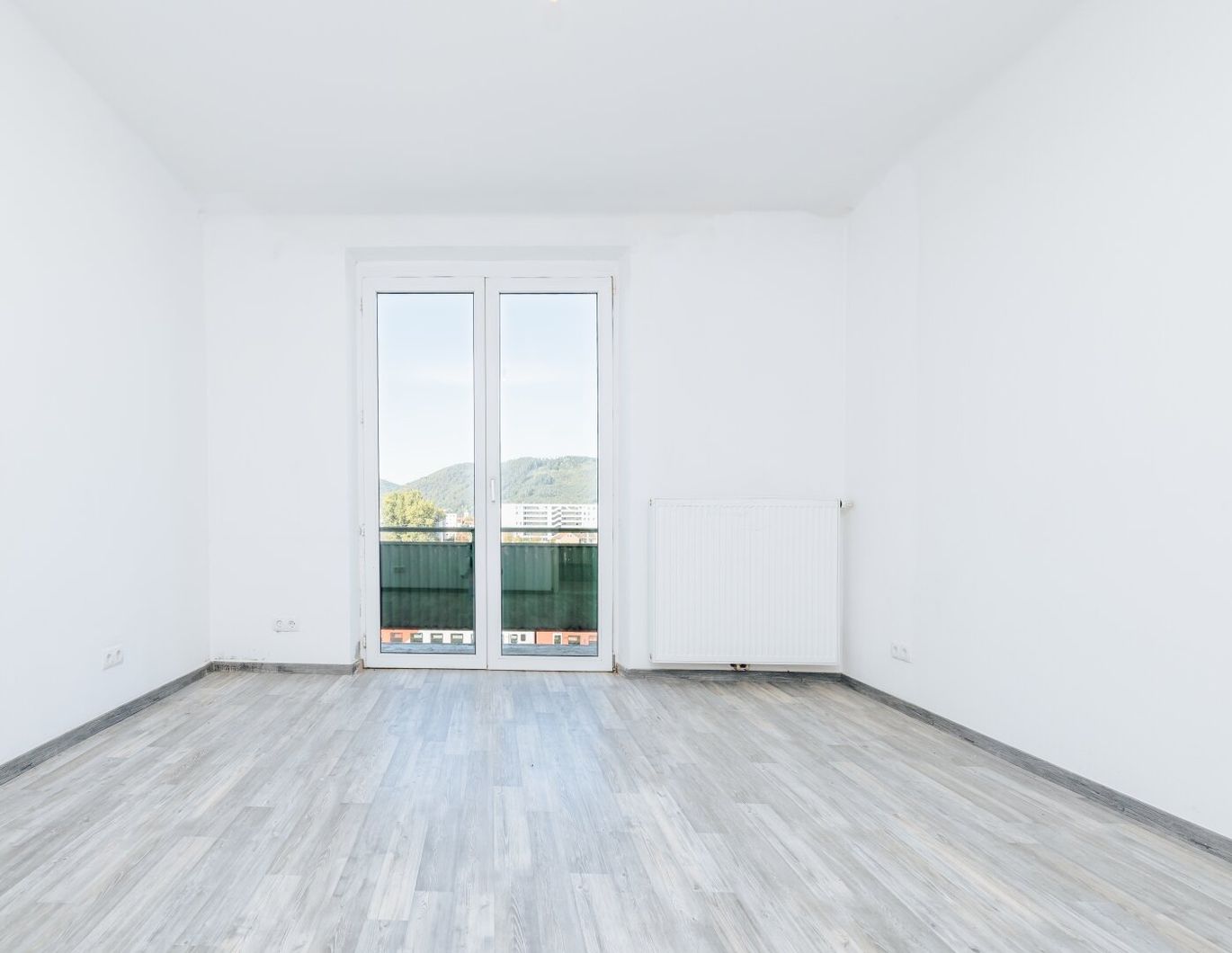 EXKLUSIVE EINBAUKÜCHE I NÄHE ZUM BAHNHOF I TIERFREUNDLICH I RENOVIERT I ELEGANTE DUSCHE I ZEITGEMÄSS WOHNEN I OPTIMALE RAUMAUFTEILUNG I PROJEKT WOHNEN I