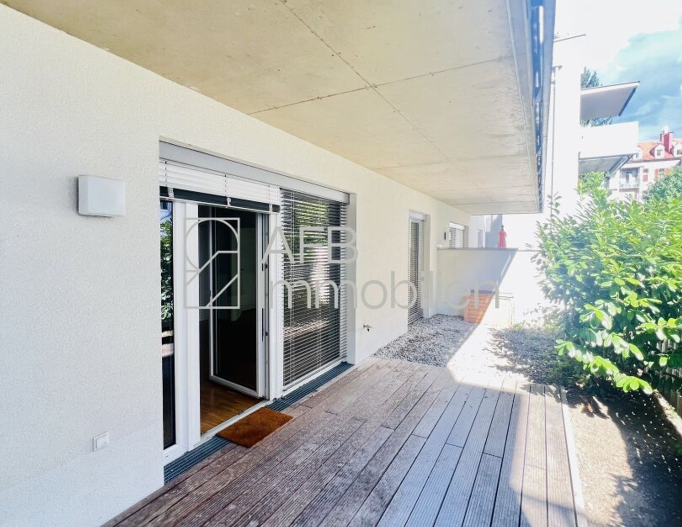 Schöne 2-Zimmer-Erdgeschoßwohnung mitten in Lend mit Terrasse und Tiefgarage zu vermieten