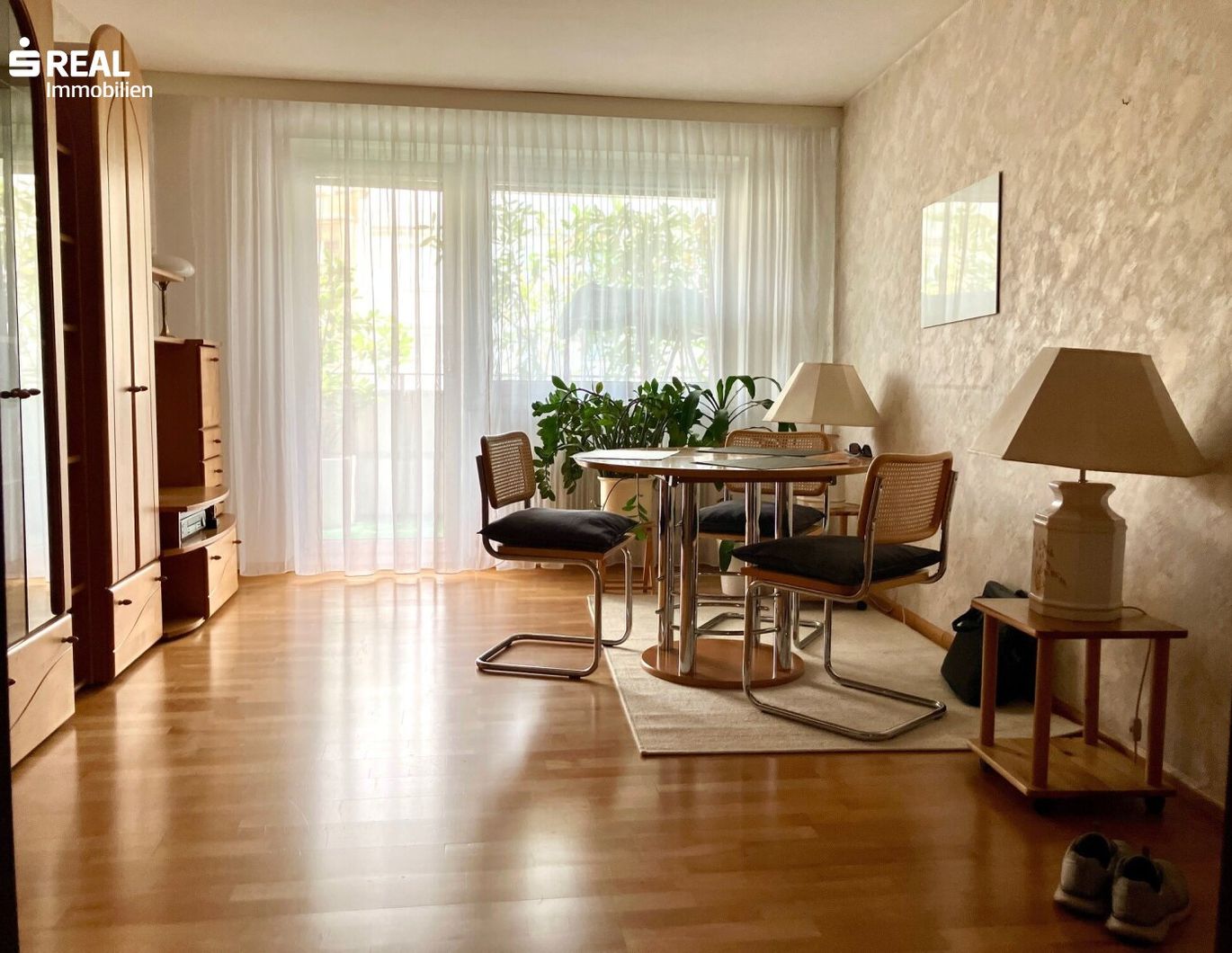 Neuer Preis - 3 getrennte ZIMMER mit großer LOGGIA zum Innenhof