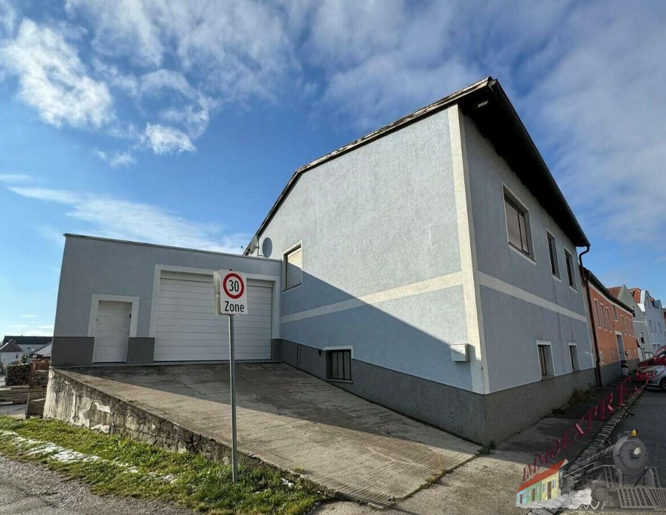 Einfamilienhaus mit ca. 120 m² Terrasse und ca. 500 m² befahrbarem Untergeschoß für Oldtimersammler oder diverse Gewerbe (Mechaniker, Malermeister,...)