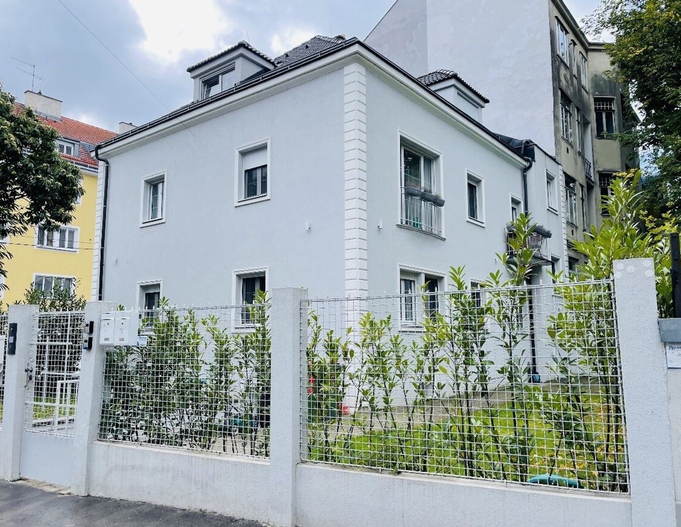 Möblierte Villa in Bestlage - Nähe Hietzinger Hauptstraße - mit Aufstockungsmöglichkeit!