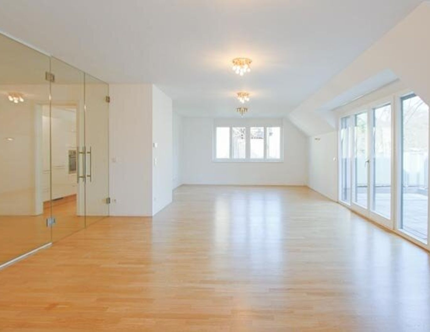 luxuriös, großzügig und modern mit Terrasse und Grünblick inkl. Garage