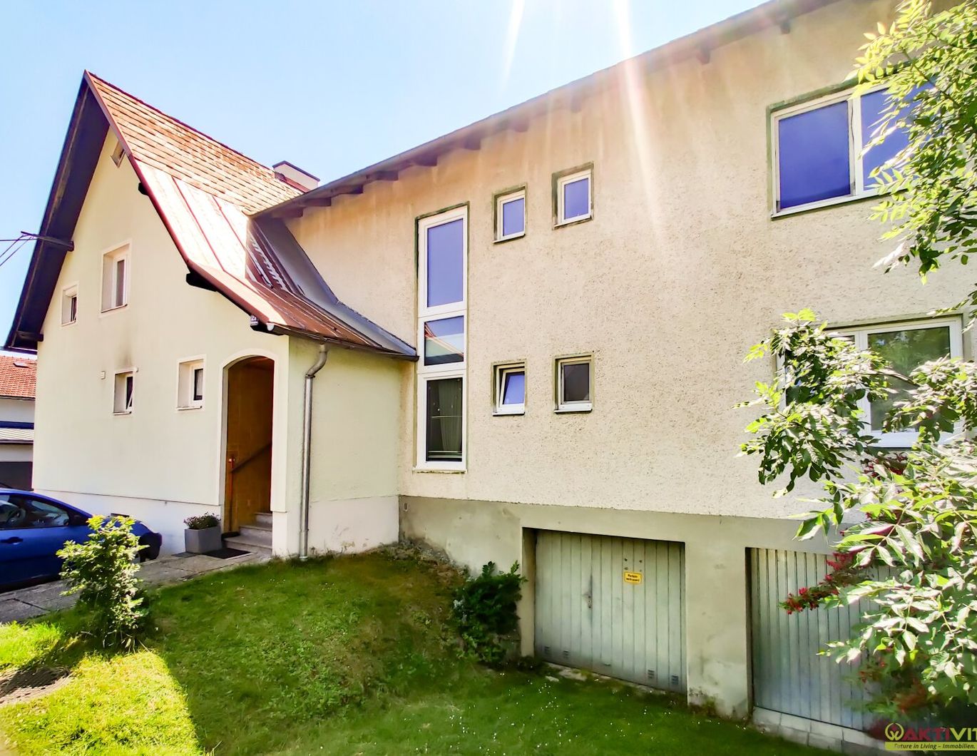 Vollrenovierte Eigentumswohnung mit Balkon, Garten und Garage in ruhiger Lage.