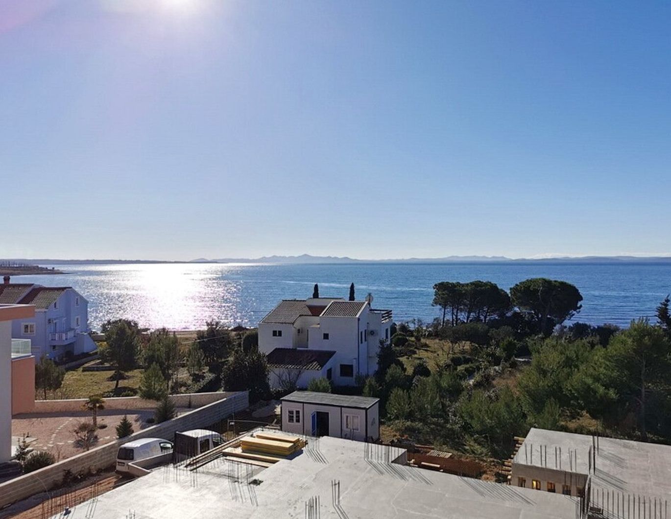 Luxuriöses Neubau-Penthouse mit Dachterrasse, Jacuzzi, Meerblick und Gemeinschaftspool