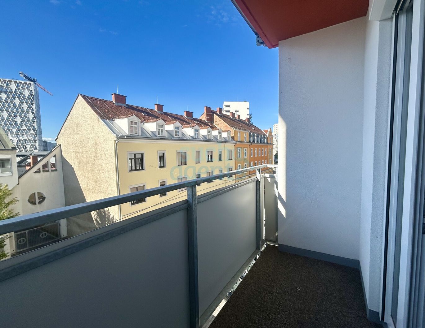 3-Zimmer Wohnung mit Entwicklungspotenzial mit zwei Balkonen, auch für Anleger interessant