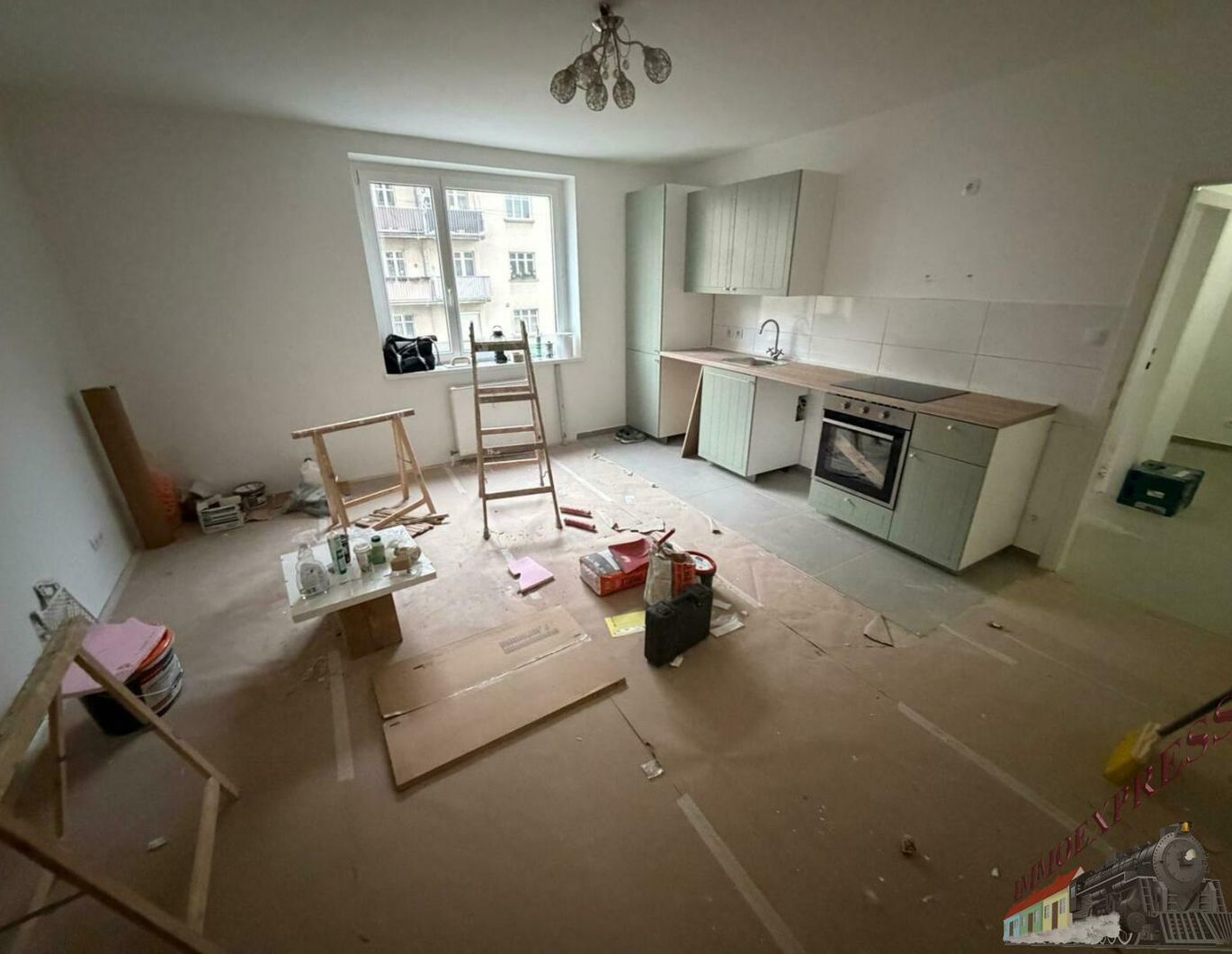 Neusanierte Wohnung ! Preis inklusive Heizung und Warmwasser! Nur langfristige Anmietung gewünscht!