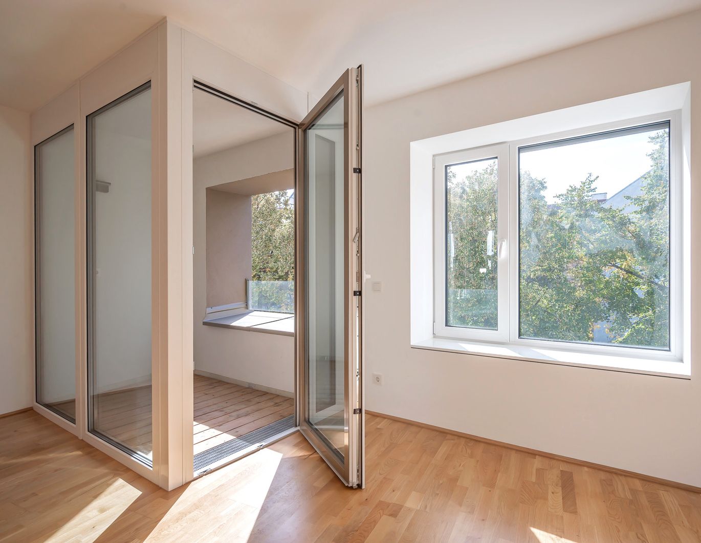 Bella Vista: Wohngenuss de luxe mit Parkblick und sonniger Loggia