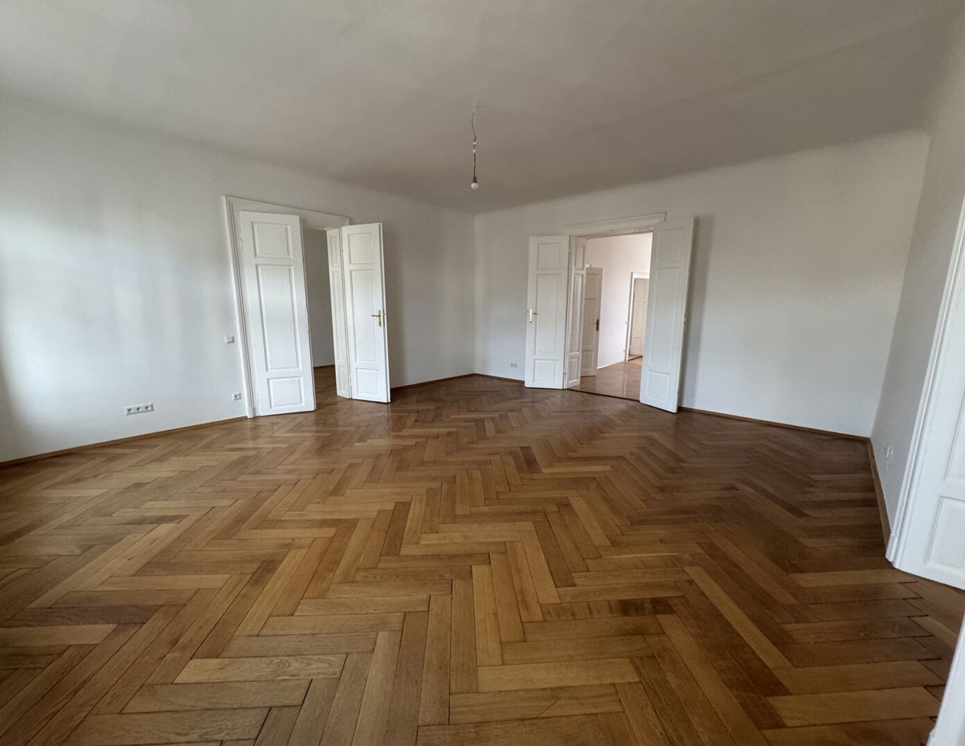 Mietwohnung ca.126m2 in bester Lage-stilvoll-gepflegt in Graz! ***Wohngemeinschaften möglich***
