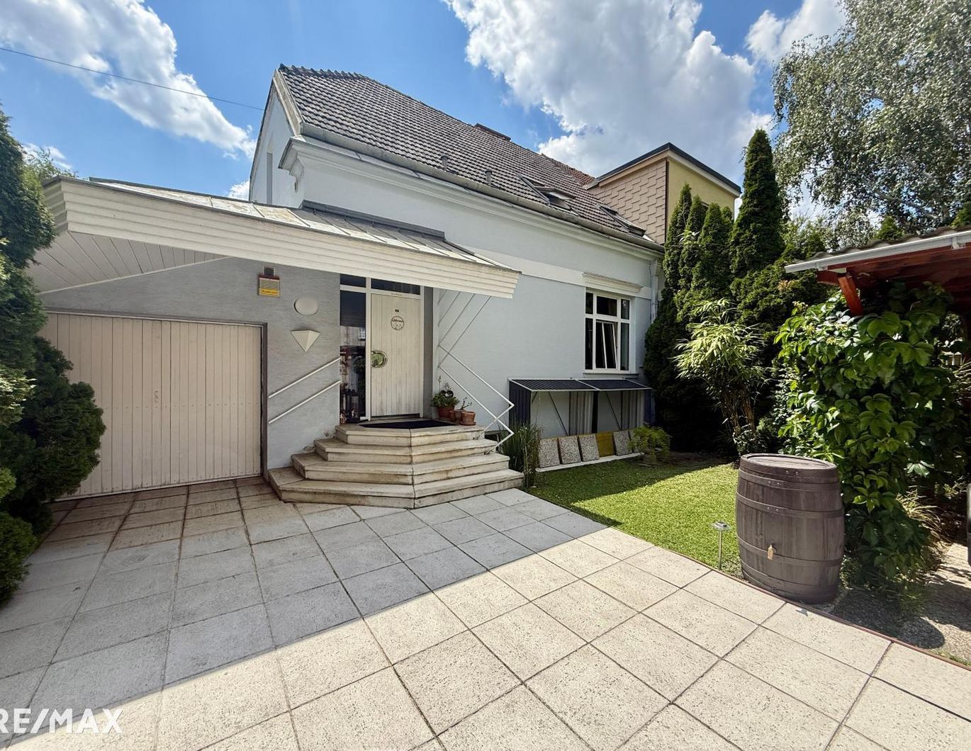 Stilvolles Einfamilienhaus mit Indoor-Pool, Sauna & Garten