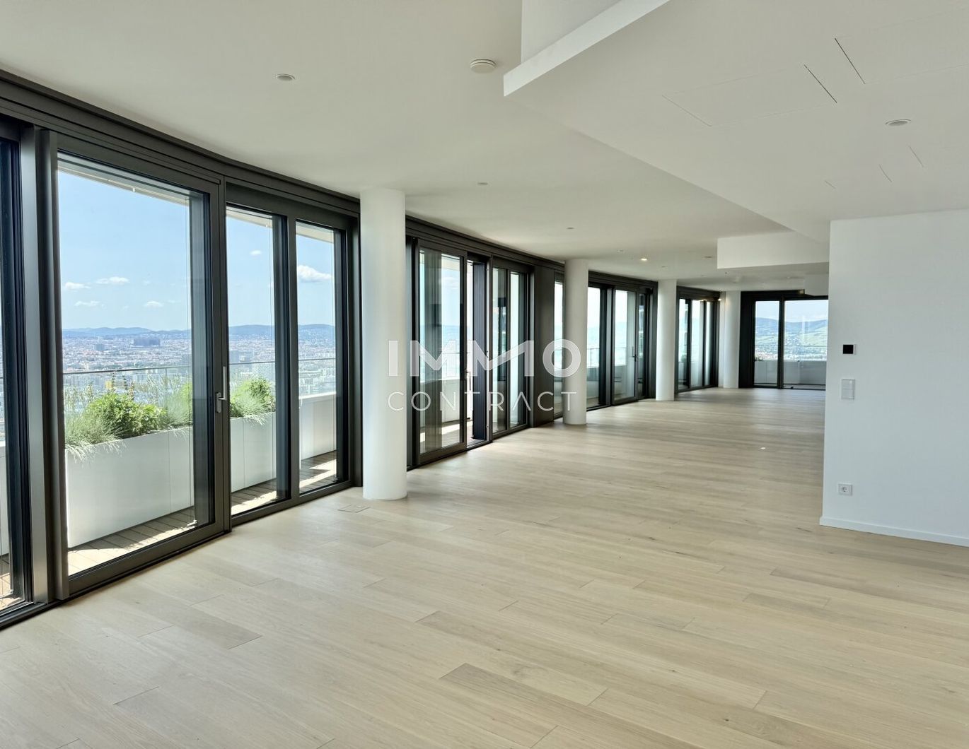 Luxus pur: Attraktives Apartment mit Rundumblick. Gym, Sauna, Pool, Restaurant & Lounge