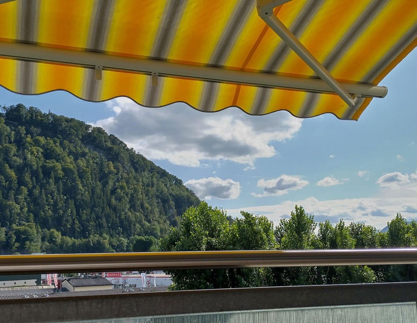 Traumhafte 2 1/2 Zimmer Wohnung in idealer Lage mit TG- und Außen-Stellplatz