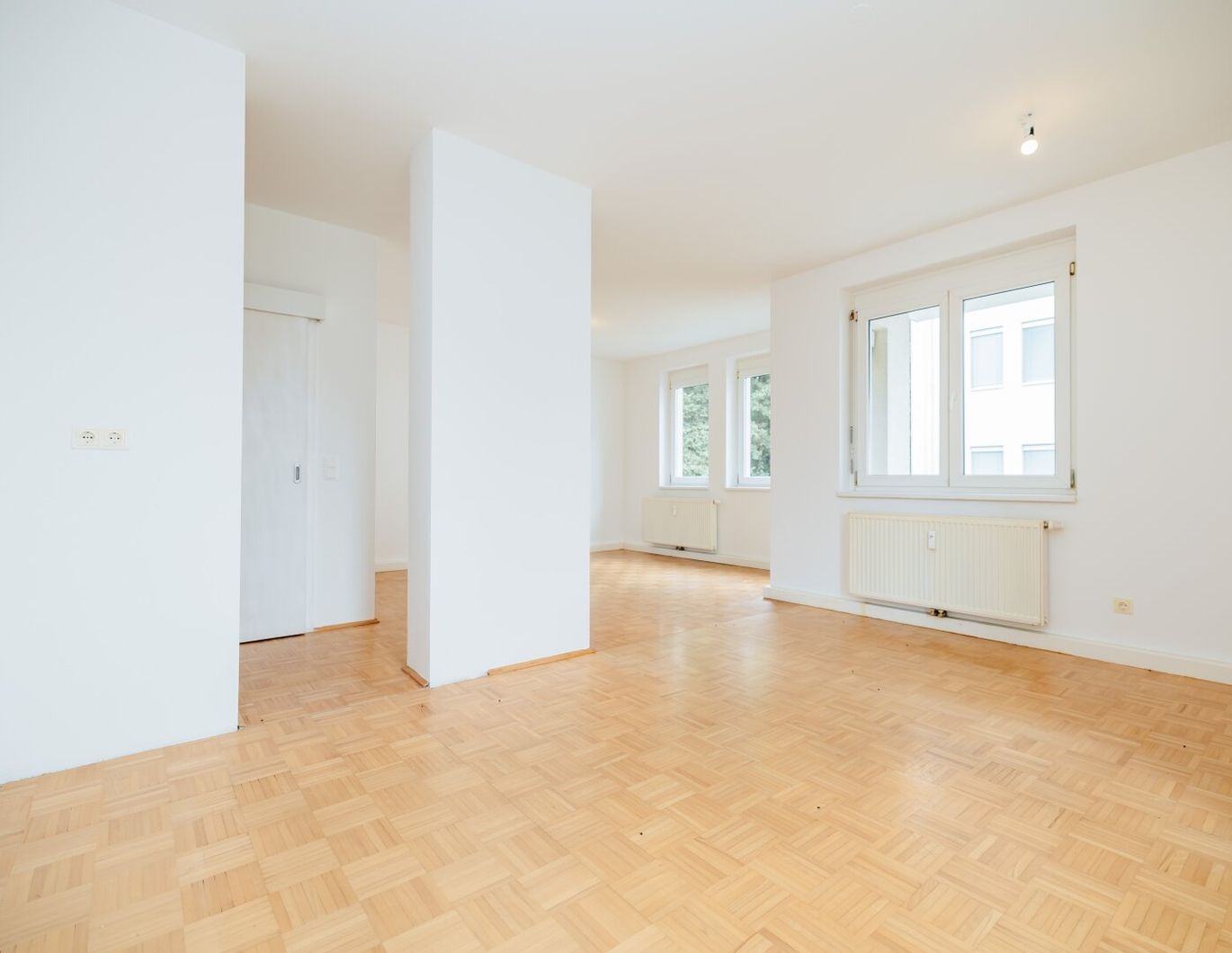 ABSOLUTE RUHELAGE I LOGGIA I LICHTDURCHFLUTET I PARKETT I BADEWANNE I AB SOFORT I PROJEKT WOHNEN I